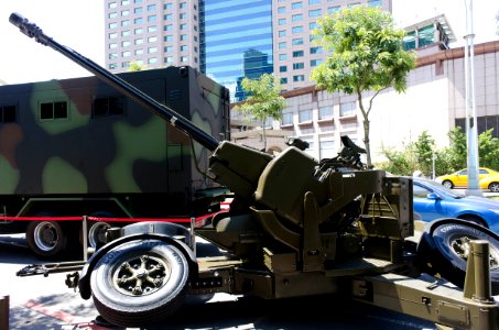 Oerlikon GDF-006 35mm Twin Cannon Display at Section 2, Xianmin Blvd, New Taipei 20140906
