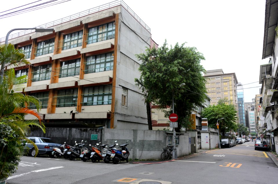 Northwest Corner of Taipei Municipal Xisong Elementary School 20161011
