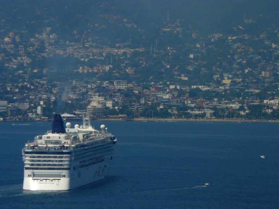 Norwegian Star desde atrás