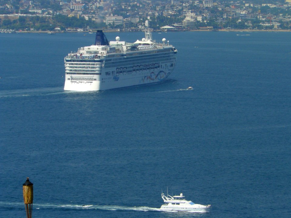 Norwegian Star en la bahía de Acapulco