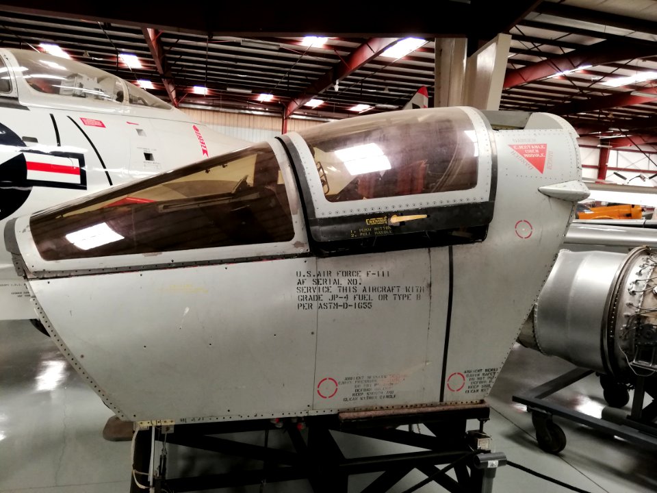 General Dynamics F-111 (25452947390)