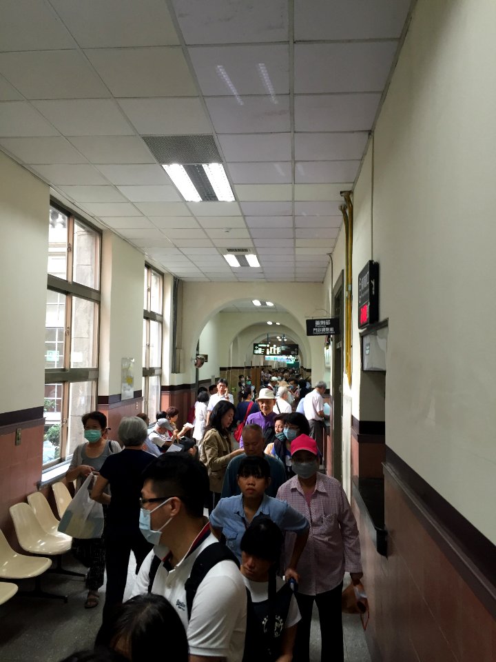 Long Queue of Visitors Waiting Health Check in NTU Hospital 20160505a