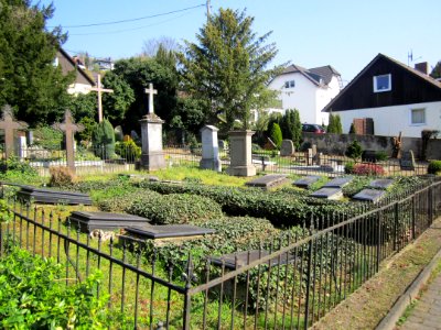 Lohhohl (auf dem Friedhof) Linz am Rhein