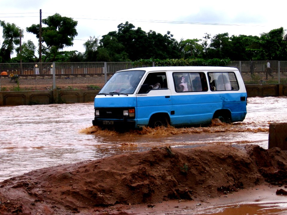 Luanda taxi called Candongueiro after heavy rain, Luanda, 2008