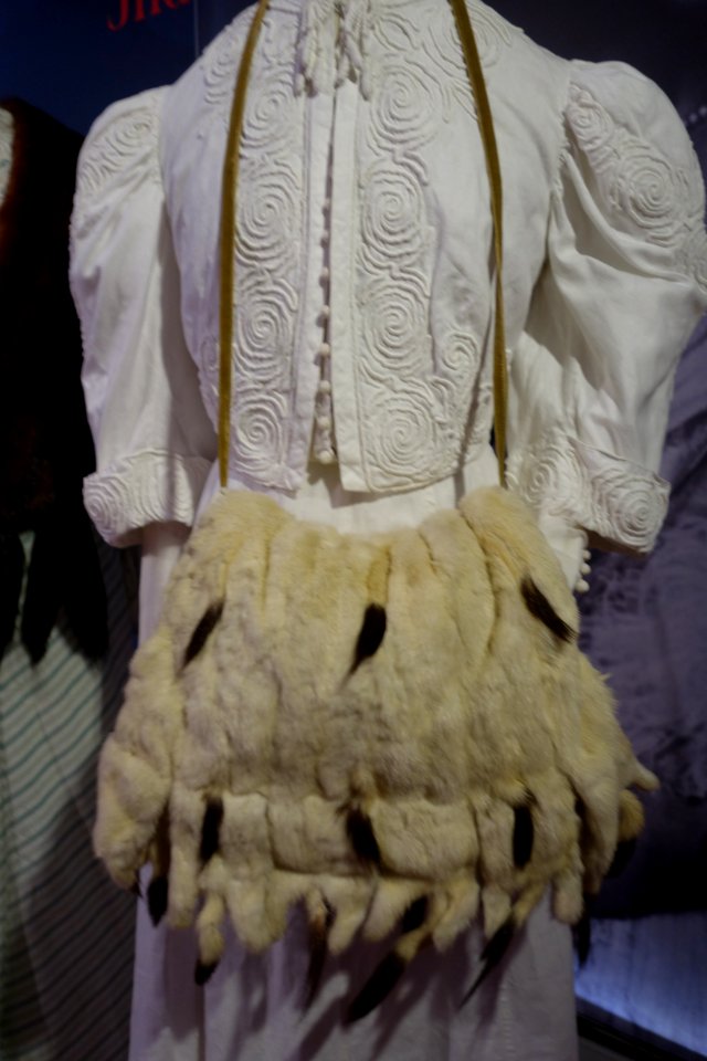 Modische Raubzüge - Eine Ausstellung in der Textilfabrik Cromford (092)