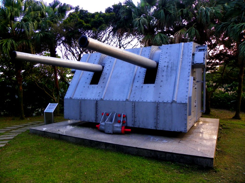 Mk38 Mod0 5 Inch Twin Guns in Conscription Park 20140107