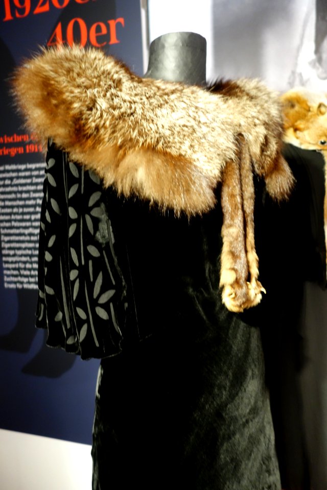 Modische Raubzüge - Eine Ausstellung in der Textilfabrik Cromford (080)