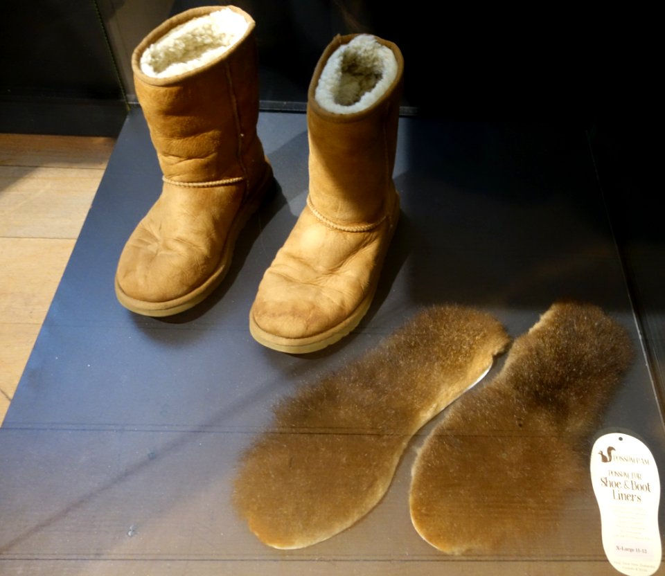 Modische Raubzüge - Eine Ausstellung in der Textilfabrik Cromford (036)
