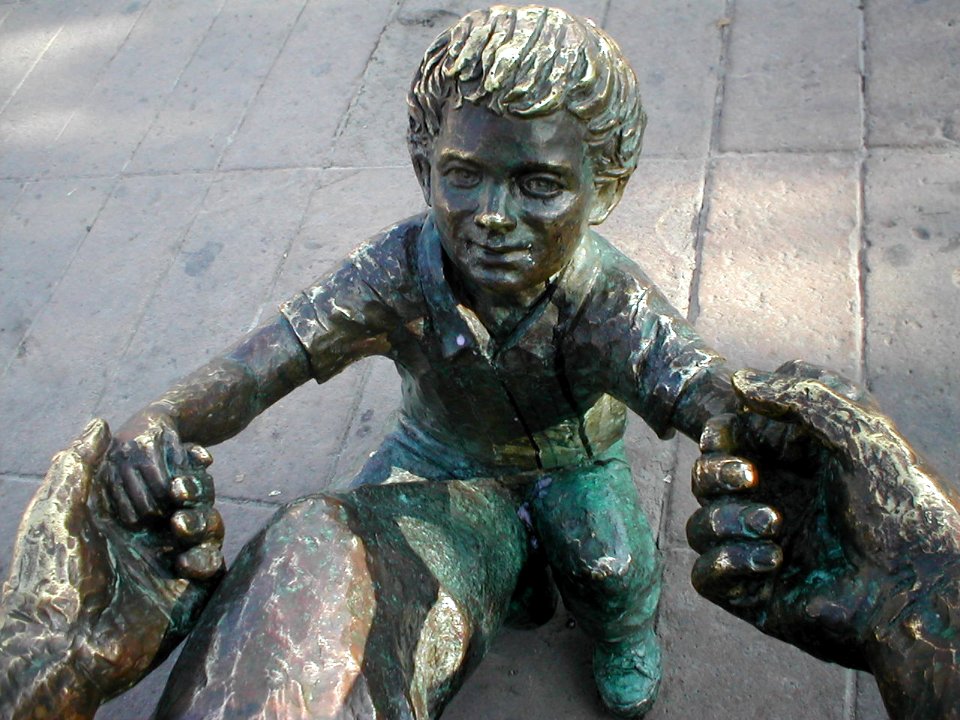 Monumento al padre, perspectiva del padre