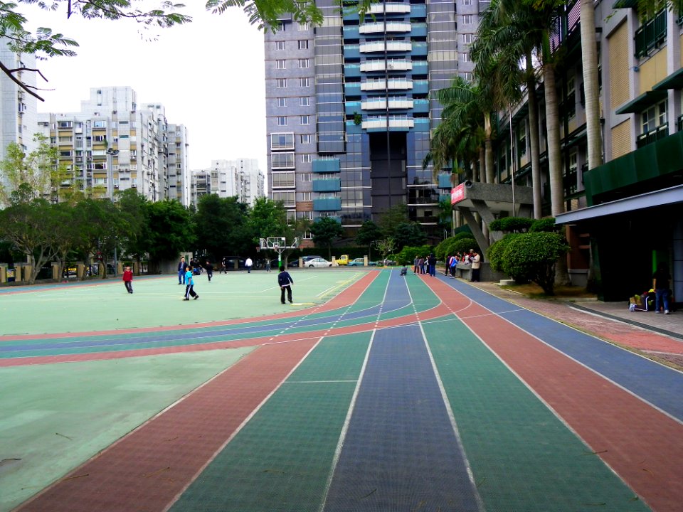 Min Sheng Elementary School Playground 20100117a