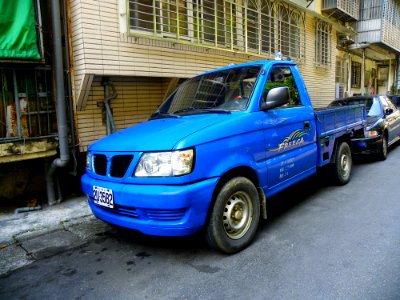 Mitsubishi Freeca Truck Left Front View 20140412