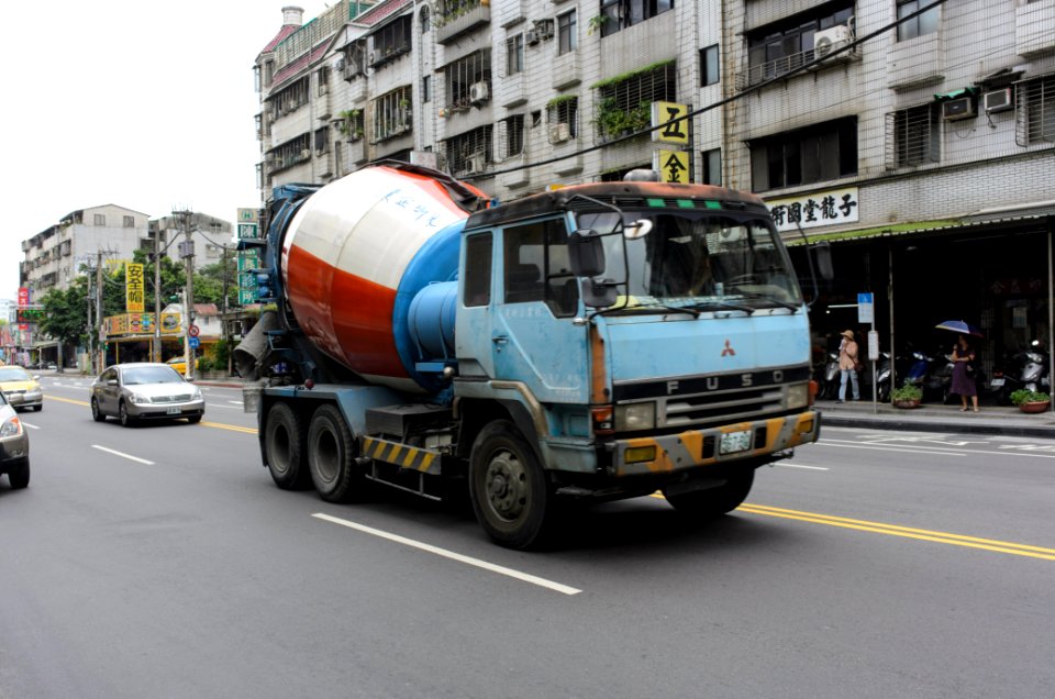 Mitsubishi Fuso The Great Cement Mixer Truck at Section 4, Bade Road, Taipei 20150627