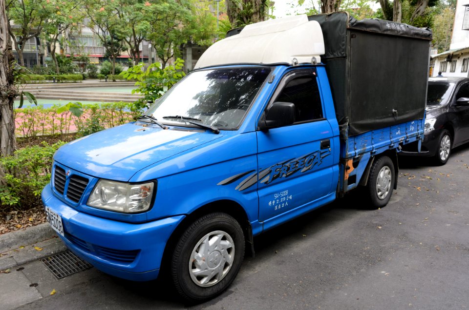 Mitsubishi Freeca Truck Parked at Alley 8, Lane 177, Minsheng East Road Section 5, Taipei 20151218