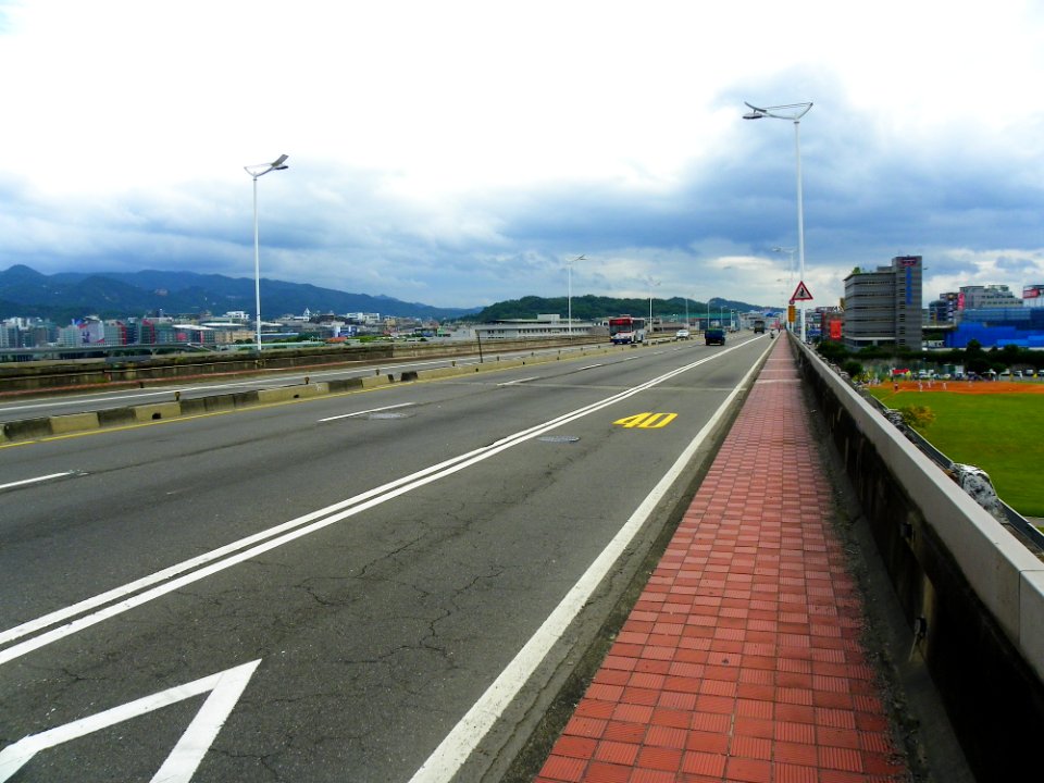 Minquan Bridge East Section View from Songshan 20110925