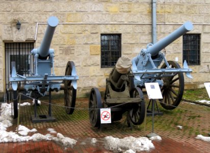 Muzeum Wojska Polskiego 27 25 cm sMW i armaty de Bange'a