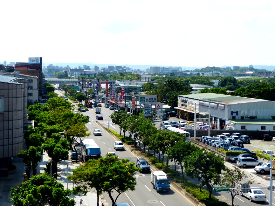 Minzu East Road Northwest View 20150908