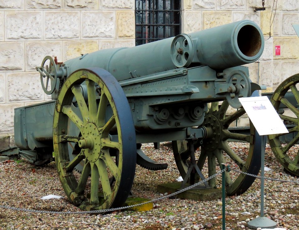 Muzeum Wojska Polskiego 34 280 mm moździerz wz. 1914 Schneider