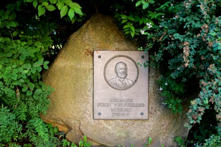 Muskau Park Pueckler Memorial Stone 02