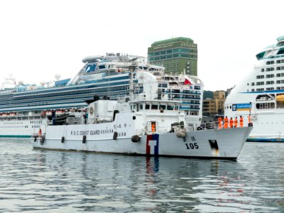 Mou Hsing (CG-105) Entering Keelung Harbor 20140518c