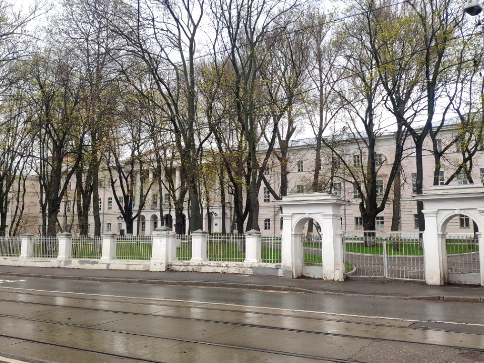 Moscow Alexanders Institute - Wall and Gates - 2021-05-01 - p3