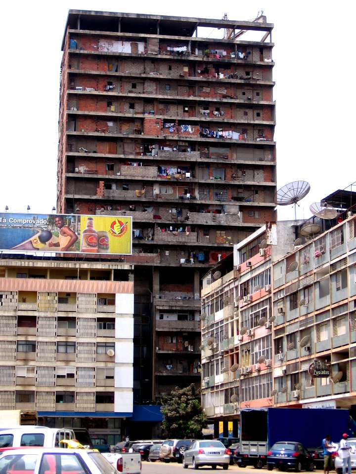 Musseque vertical, Luanda