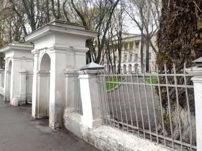 Moscow Alexanders Institute - Wall and Gates - 2021-05-01 - p2