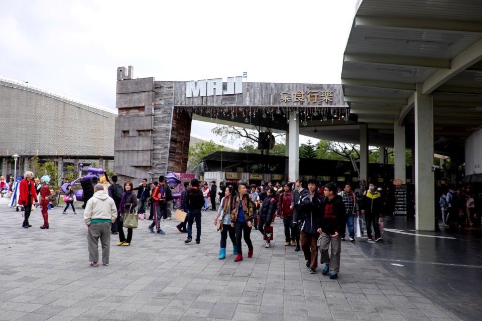 Maji Square Entrance 20150201