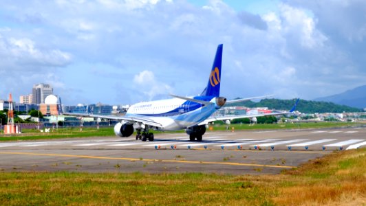 Mandarin Airlines Embraer 190 B-16822 Departing from Taipei Songshan Airport 20160731d