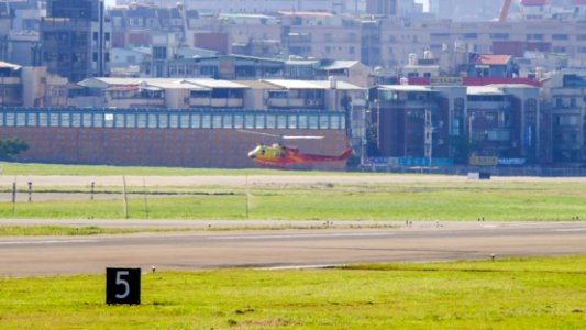 NASC UH-1H NA-516 Landing at Taipei Songshan Airport 20161217