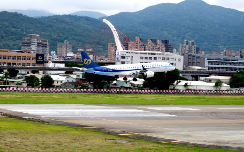Mandarin Airlines Embraer ERJ 190 B-16825 on Final Approach at Taipei Songshan Airport 20150321c