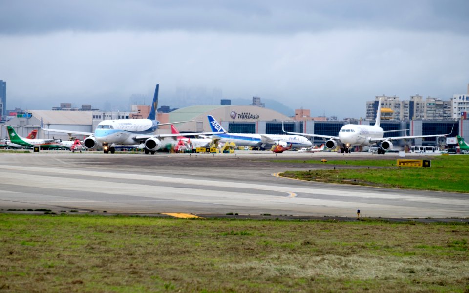 Mandarin Airlines Embraer 190 B-16826 and TransAsia Airways Airbus A321-231 B-22610 Stand by at Taipei Songshan Airport 20150321