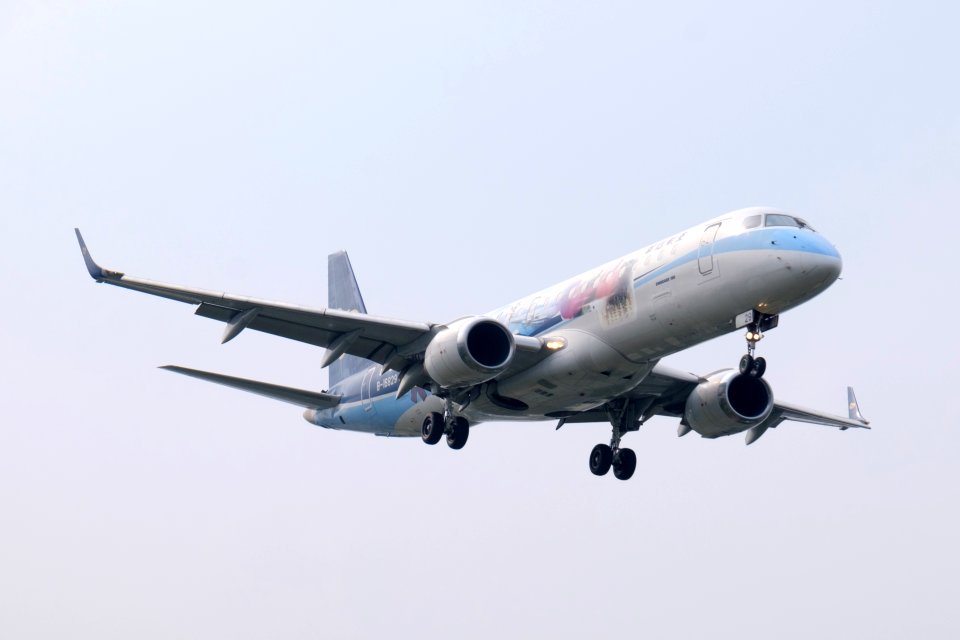 Mandarin Airlines Embraer 190 B-16829 on Final Approaching at Taipei Songshan Airport 20160229a