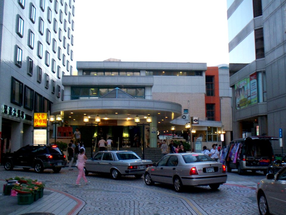 Nanjing East Road Station Exit in Eveing 20090802
