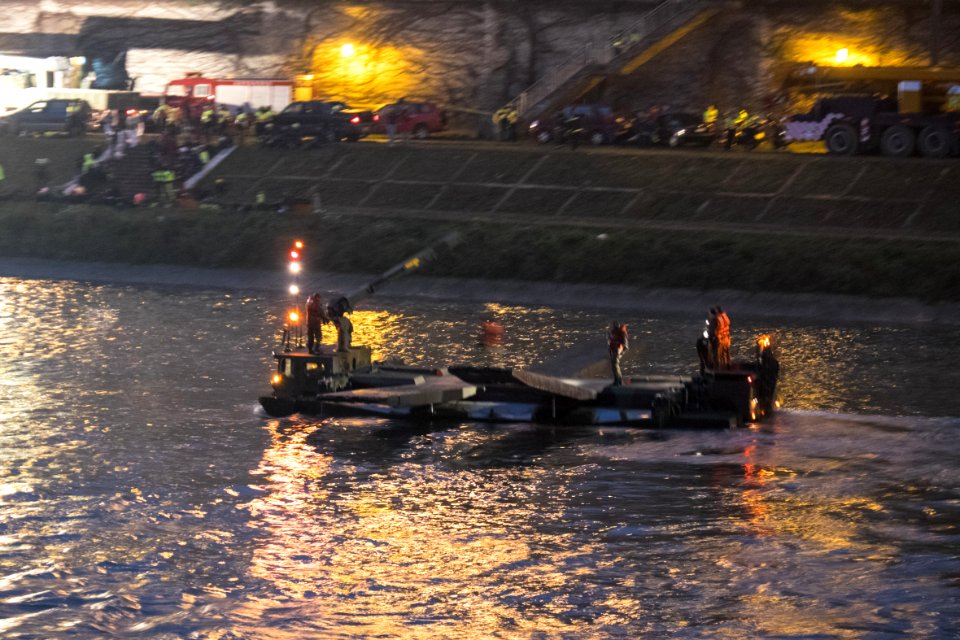 M3 Amphibious Rig Moving on Keelung River 20150204