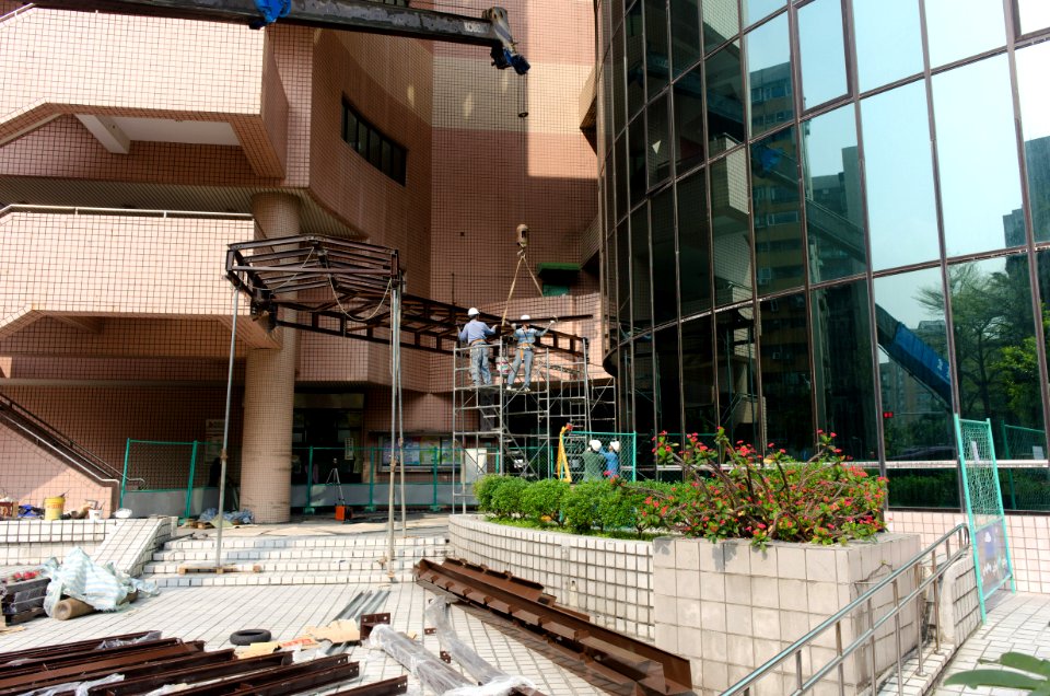 Main Entrance Covered Walkway of Taipei City Minsheng Community Center under Construction 20150318a