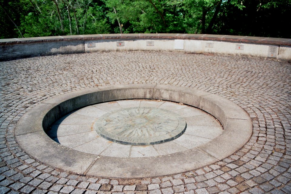 Mahnmal gegen Faschismus und Krieg Ringgrab