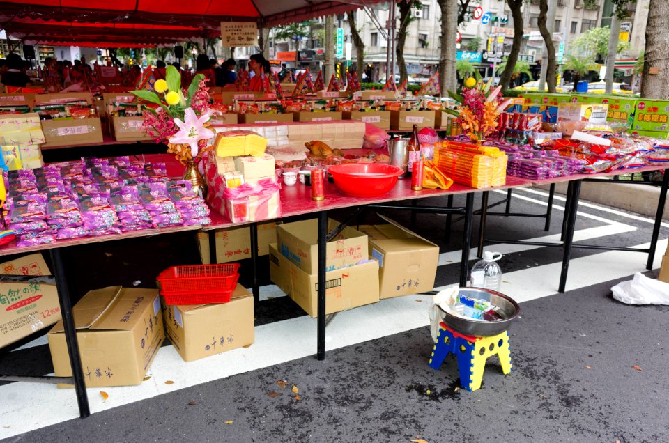 Main Offering Items Table in 2017 Ghost Festival of Futai Village 20170902a