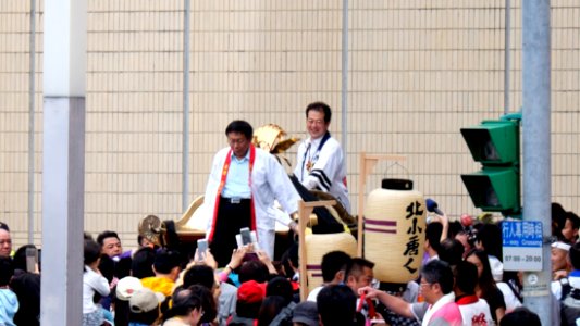 Mayor Ko Wen-je and Katsuhito Noshi Stand on Mikoshi of Kitakotojin Daimikoshi Team 20151101