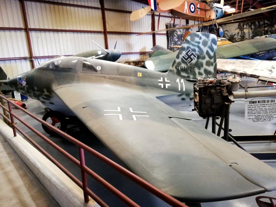 Messerschmitt Me 163B-1a Komet Replica (full size mock-up) ‘11’ (26725891360)