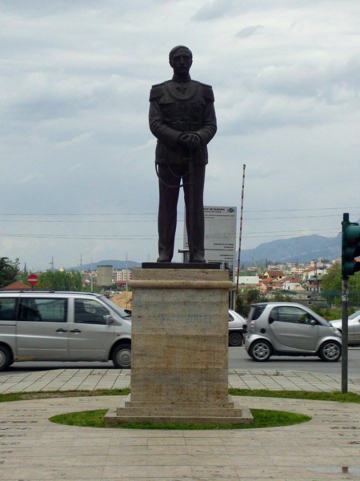Mbreti Zog statue Tirana