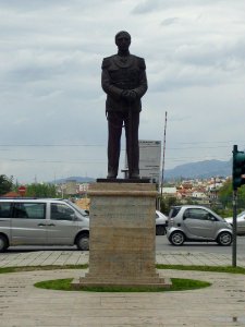 Mbreti Zog statue Tirana