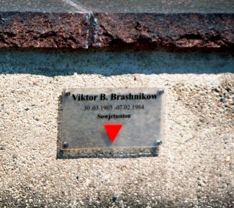 Mahnmal gegen Faschismus und Krieg Gedenktafel Brashnikow
