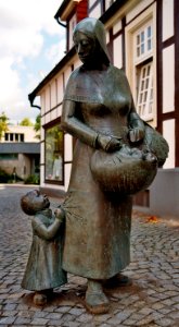 Mettingen Baeuerin mit Kind 2