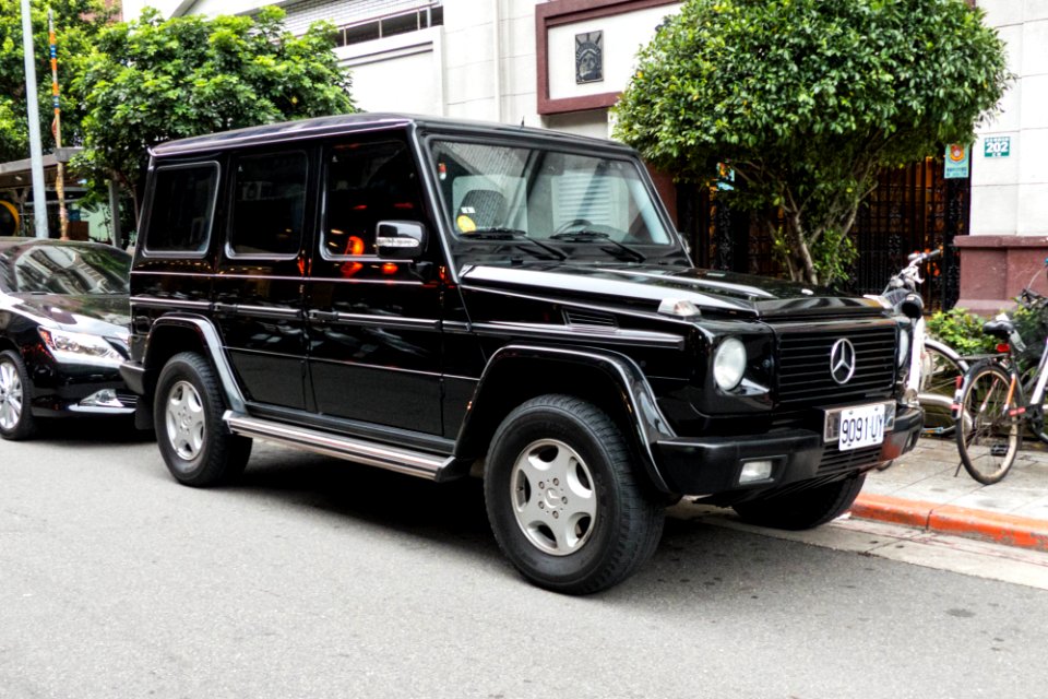Mercedes Benz G Class W463 in Lane 11, Xindong Street 20140420