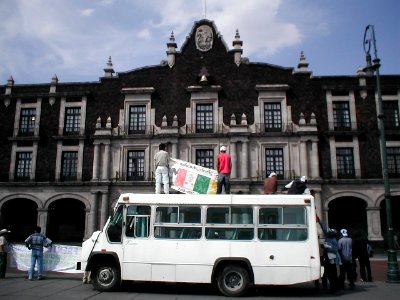 Manifestación frente a Palacio de Gobierno photo