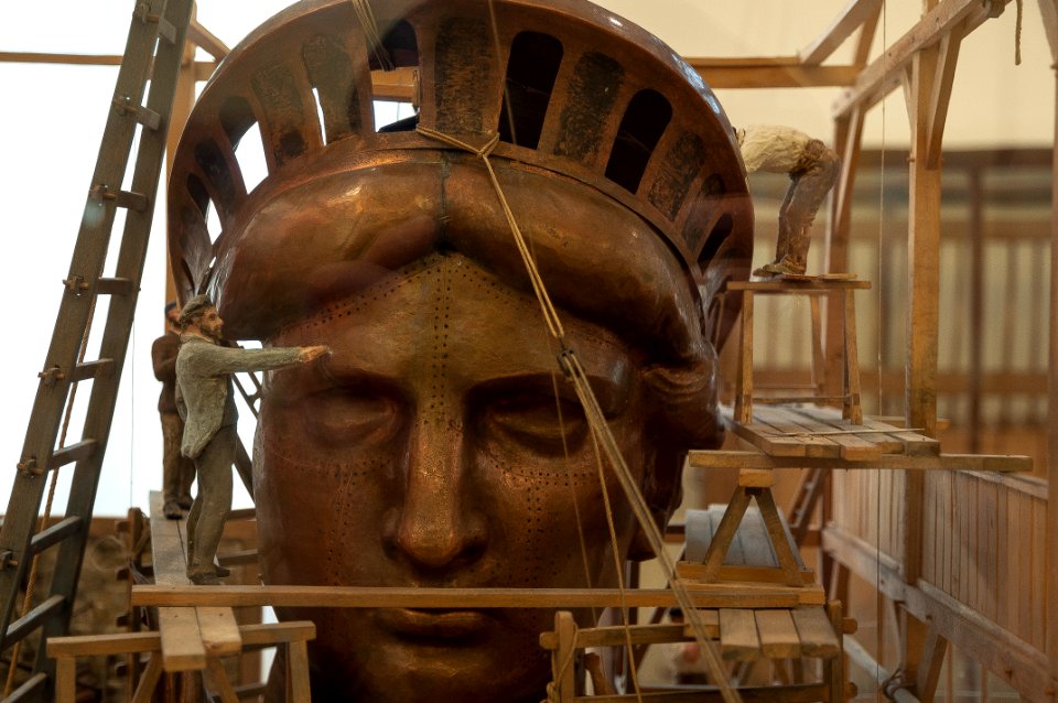 Maquette de la tête en cuivre de la statue de la Liberté