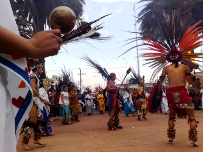 Maraca y danzantes