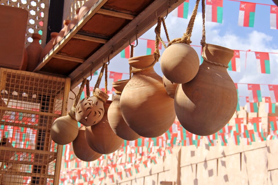 Market oman pottery
