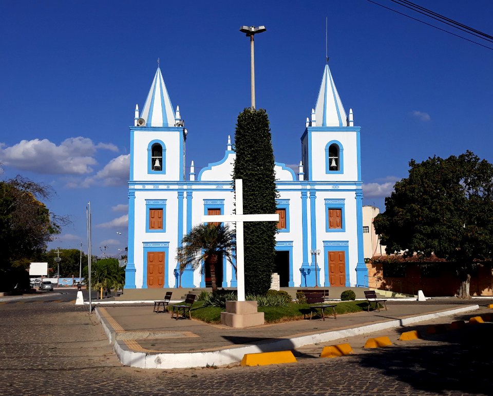 Largo Mozart Diógenes e Igreja Matriz de Martins (RN)