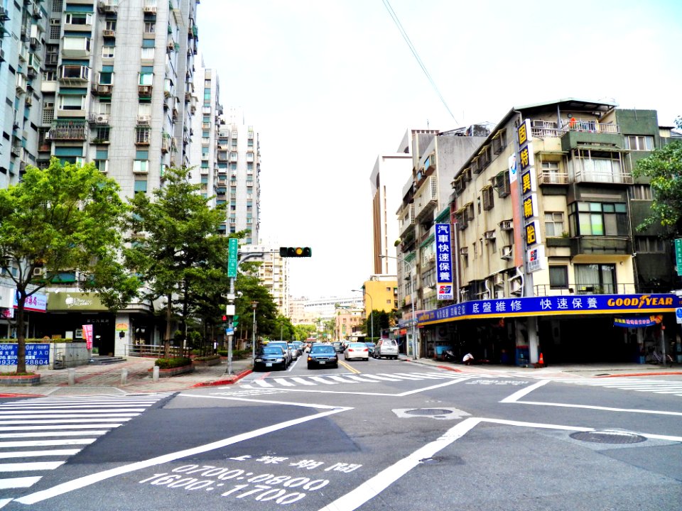 Lane 230, Guangfu North Road, Looking from West 20120804